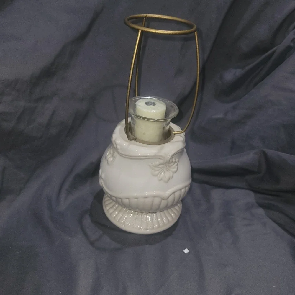 Lenox white filigree